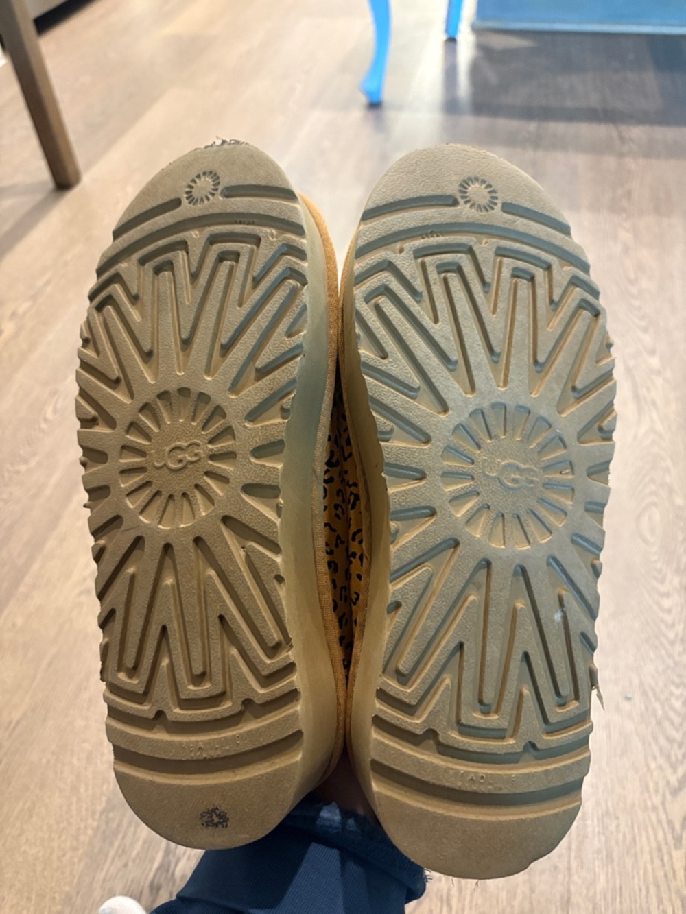 Cheetah slippers - Picture 3 of 3